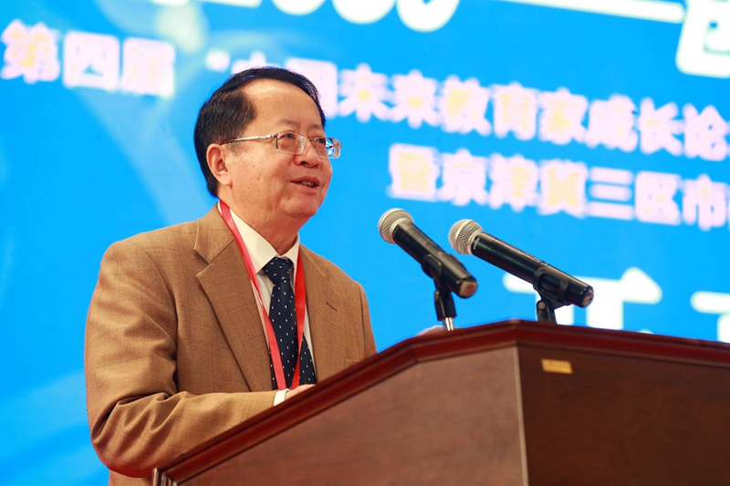 中国教育学会常务副会长刘堂江.jpg