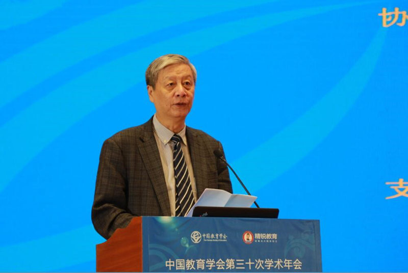 中国教育学会会长钟秉林_副本.jpg