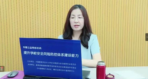 李雯_600.png