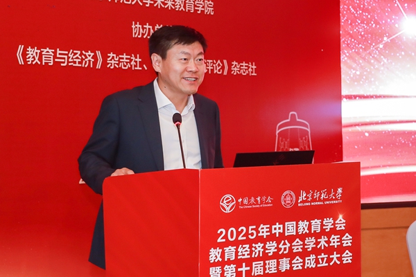 3 杜育红代表第九届理事会作工 作报告_600.jpg