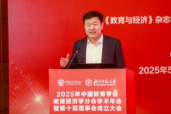 8 杜育红介绍第十届理事会工作思路_600.jpg