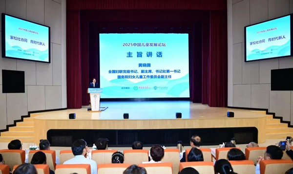 黄晓薇_600.jpg