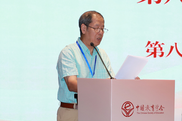 刘恩山理事长作第八届理事会工作报告_600.jpg