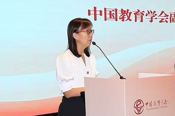 罗滨副秘书长宣读中国教育学会批复意见_副本_600.jpg