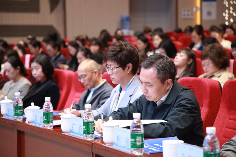 1762135925193731.jpg 图4:嘉宾前排图_800.jpg