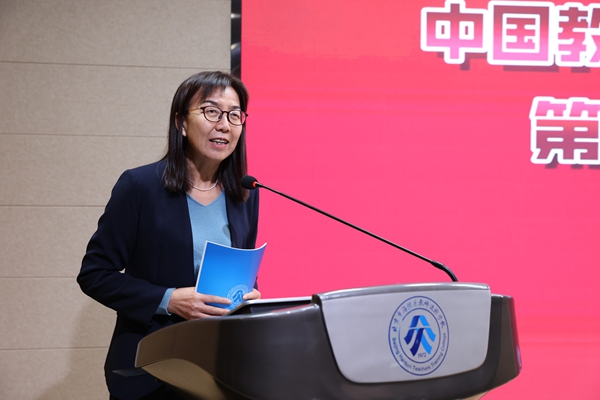 1762393876544405.jpg 4-罗滨理事长作工作报告_600.jpg