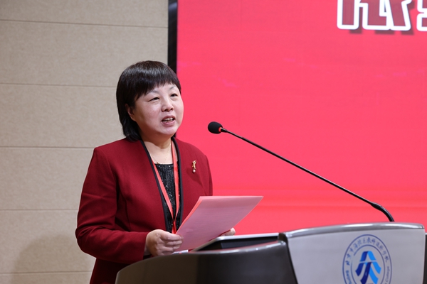 1762394212108098.jpg 16-姚守梅校长作表态发言_600.jpg