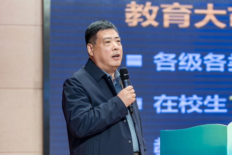 图5 山东省潍坊市教育局副局长李庆华.jpg