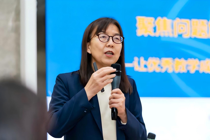 图8 中国教育学会副秘书长罗滨.jpg