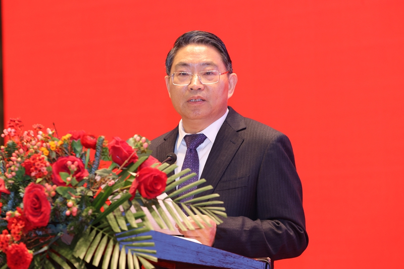 1774270057385649.jpg 2.第十二次会员代表大会主持人廖益副会长_副本.jpg