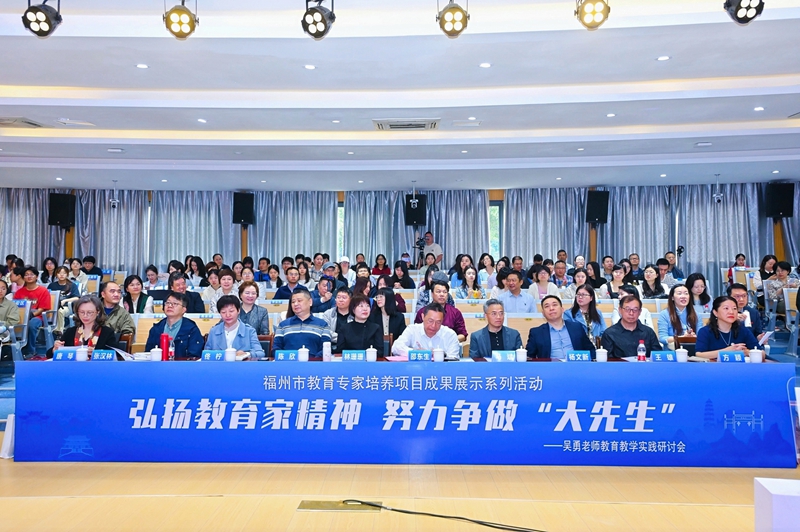 一排领导照片_800.jpg