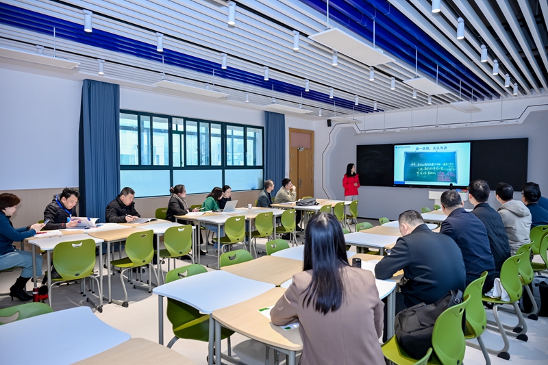 跟岗研修--初中组走进杭州市钱江新城实验学校.jpg