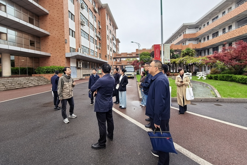 参观启秀中学_800.jpg