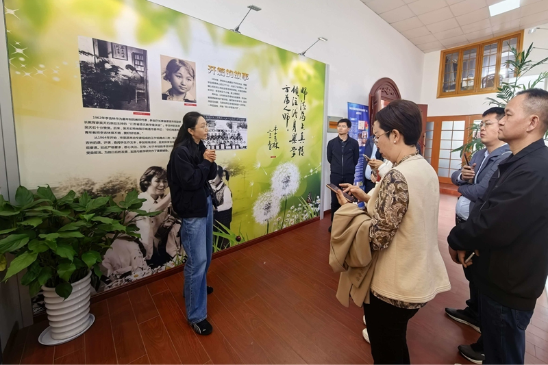 参观李吉林情境教育展览馆_800.jpg