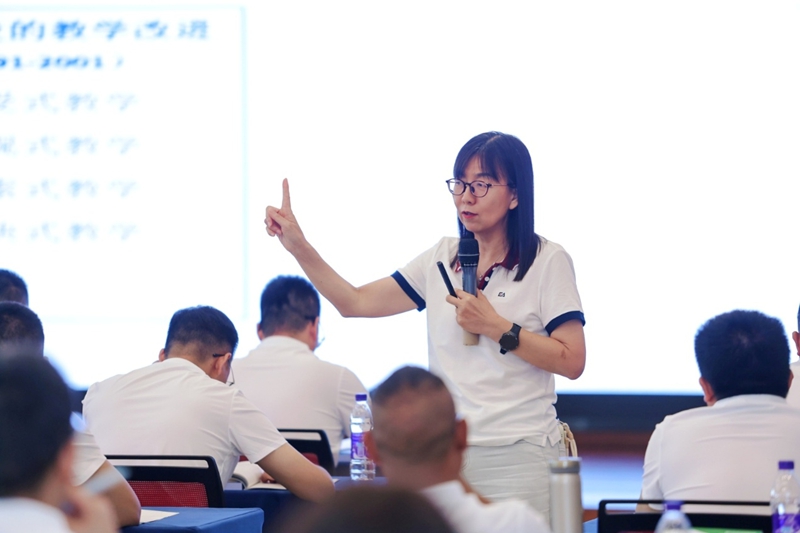 1785894713551294.jpg 罗滨 中国教育学会副秘书长.jpg